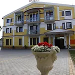 Rajski Ogrod 3* Жешув